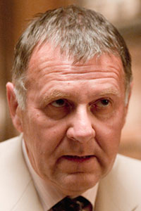 Date of Birth: December 12, 1948 A popular British character actor, Tom Wilkinson specializes in playing men suffering from some sort of emotional repression and/or pretensions of societal grandeur. A renowned stage actor in England, Wilkinson has performed with such prestigious companies as The National Theatre, The Royal Shakespeare Company and The Oxford Playhouse. His […]
